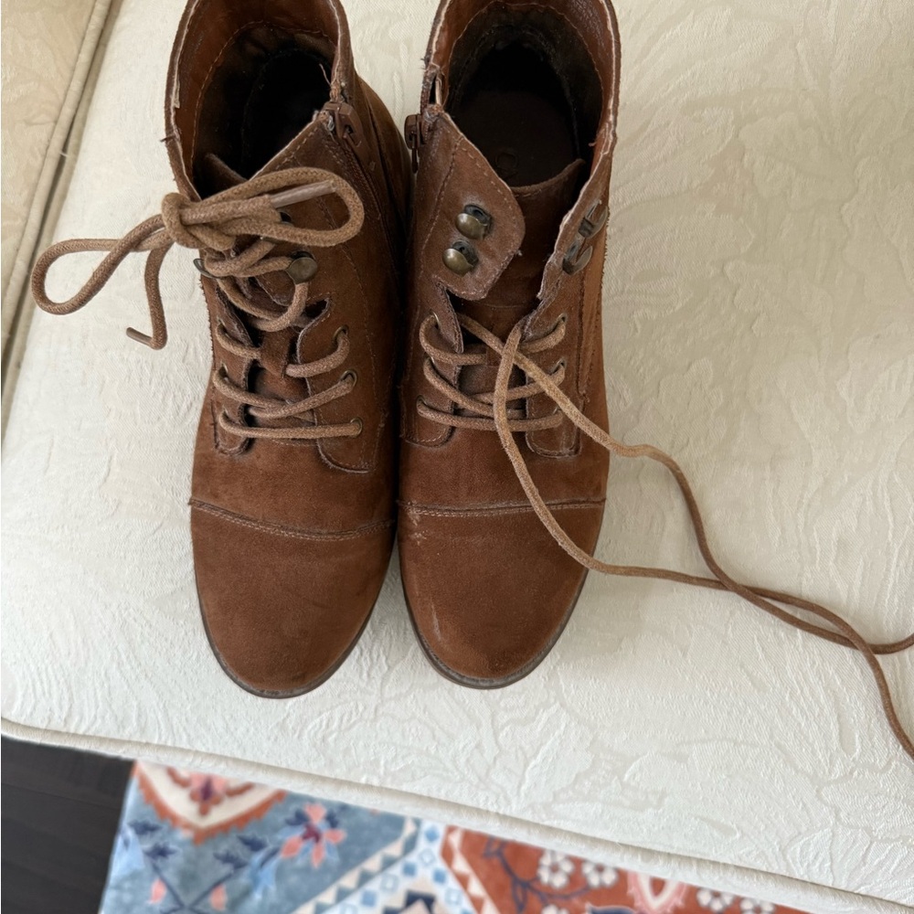 Cato Brown Lace-Up Boots with Classic Design - Picture 3 of 9